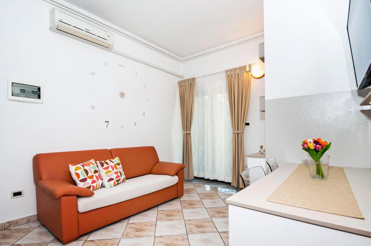 Apartments Milan 罗维尼 外观 照片