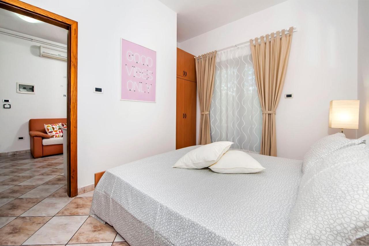Apartments Milan 罗维尼 外观 照片