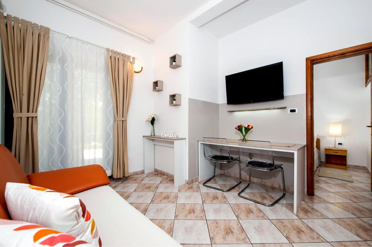 Apartments Milan 罗维尼 外观 照片